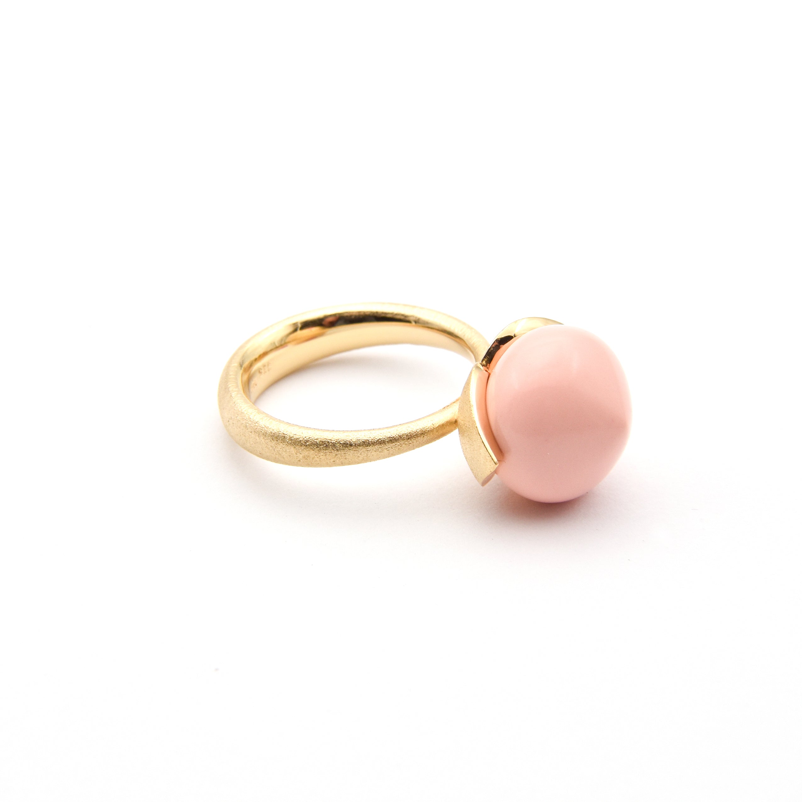 Dolce ring "big" med korall engleskinn rec. 925/-.